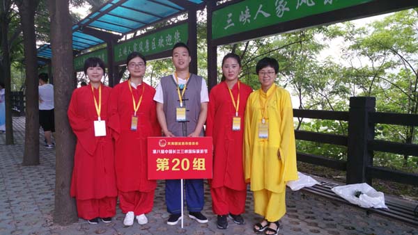 圖為醫(yī)院志愿者服務(wù)隊